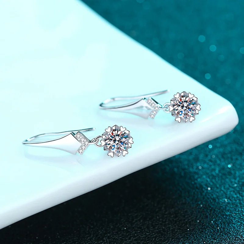 Platinum PT950 Elegant and dignified temperament earrings V-shaped micro-set moissanite diamond earrings