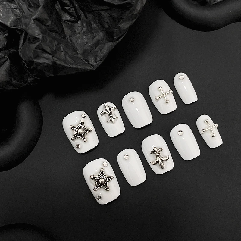 Nail art carré court pressé à la main, beaux faux ongles, croix de diamant blanc simple, adapté aux femmes à utiliser, 10 pièces