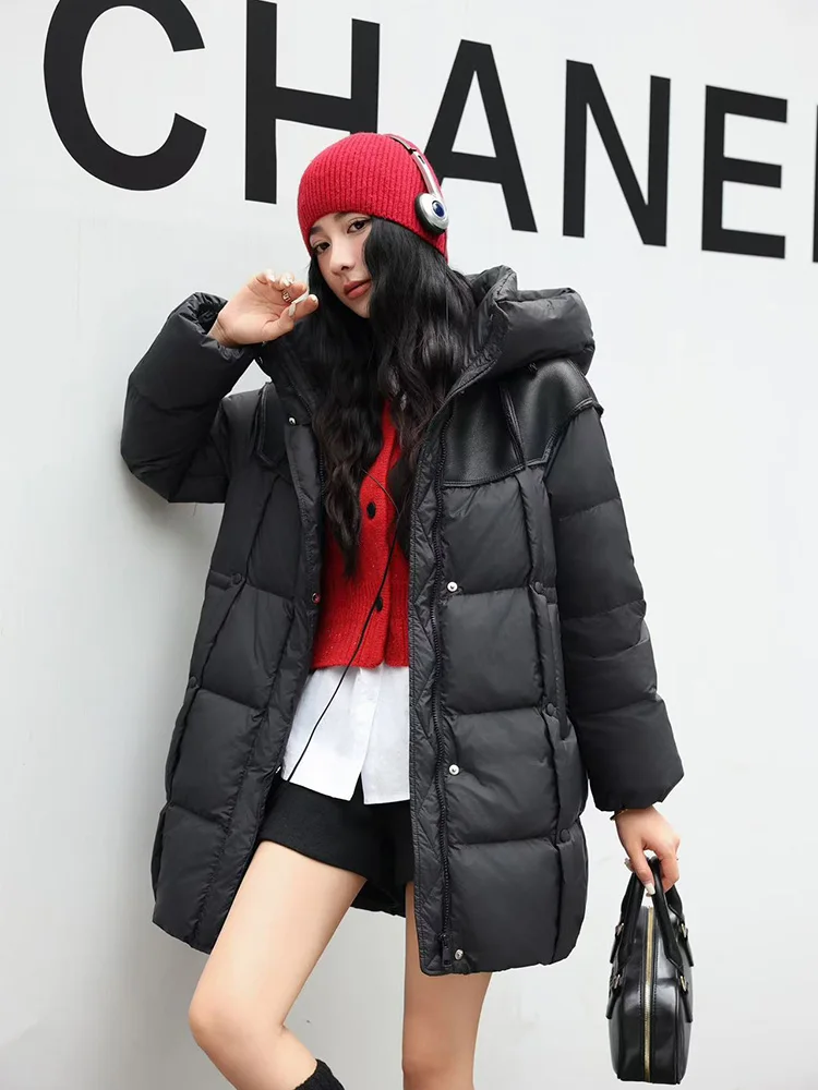 Weiße Gänsedaunen-Daunenjacke aus PU-Leder mit dicker Kapuze, mittellange Daunenjacke für Damen im Winter 2025, warme, superweiche Jacke