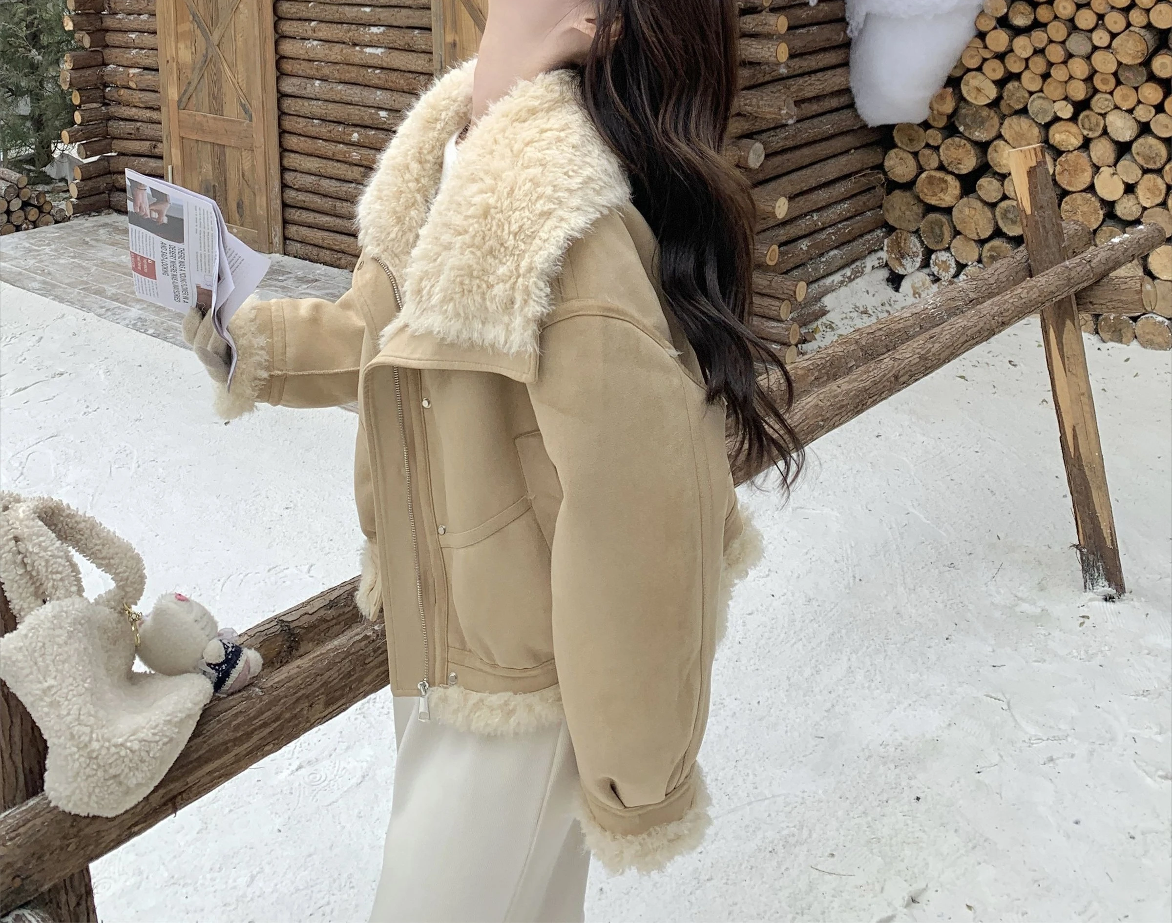 Fur Integrated Lamb Wool Short Coat Women's Winter 2025 New Lapel Small Thickened Warm Foreign Gas Cotton Clothes
