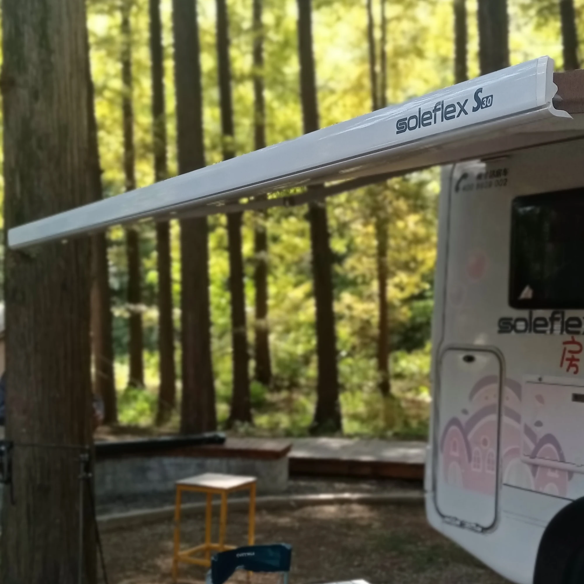 High-Quality Manual Side-Mounted Easy-to-Operate Waterproof Windproof Aluminum RV Awning