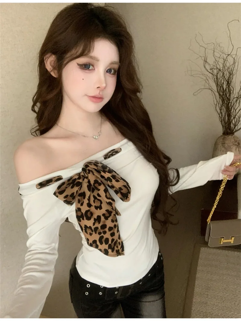 Leopard Print Bow One Shoulder Top For Women 2024 Autumn New Fashion Design Slim Fit Short Style Chic Long Sleeved Shirt Base