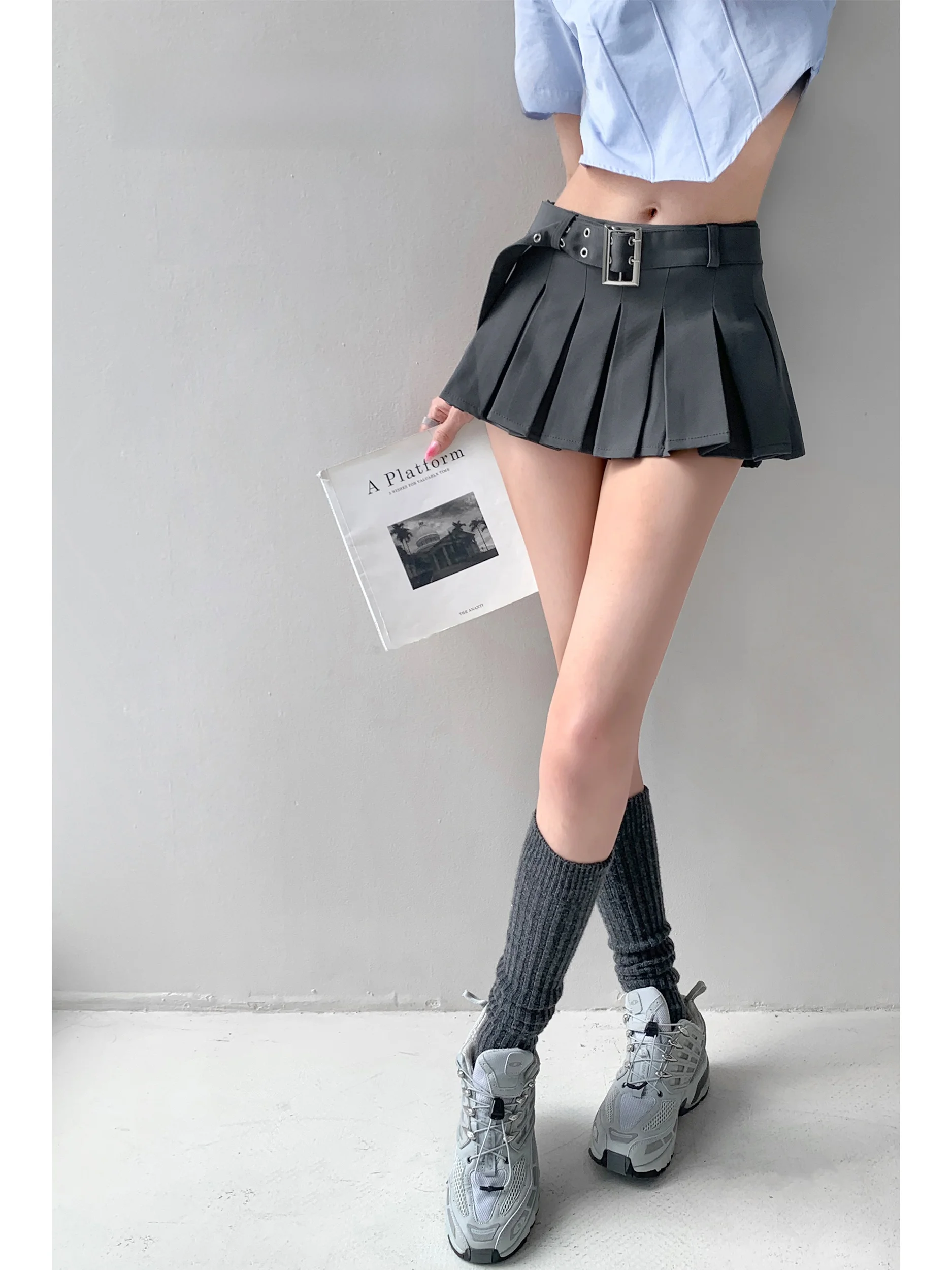 Sexy  Skirt with Wide Waist Belt Pleated Street Style for Young Women Summer Fashion Retro Eye Design Low Waist Strategy