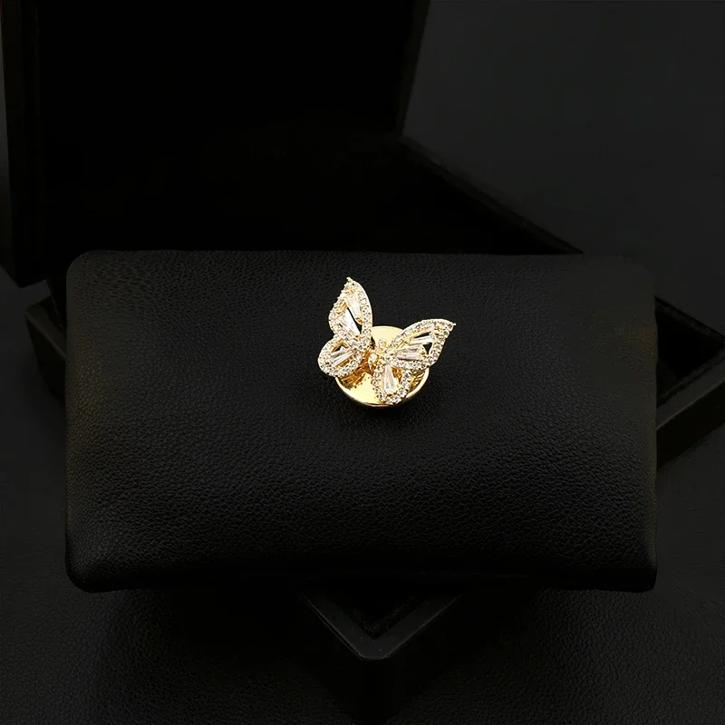 Luxury Golden Butterfly Magnetic Brooch Women High-End Clothes Neckline Anti-Exposure Fixed Seamless Corsage Jewelry Gifts 5352