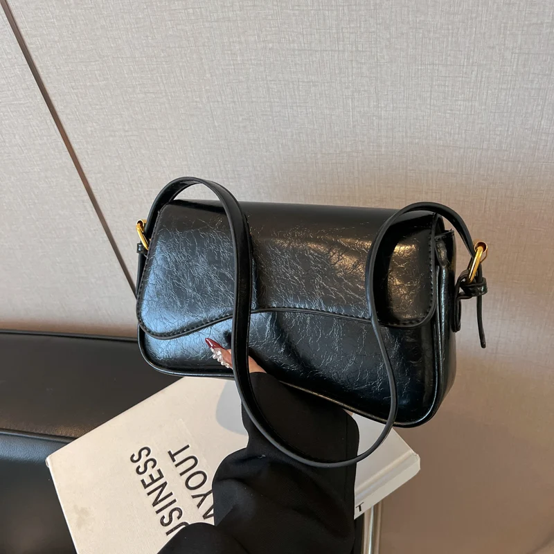 

2025 New Bags for Women High Quality Versatile Shoulder Bags Solid Color PU Large Capacity Commute Crossbody Bags