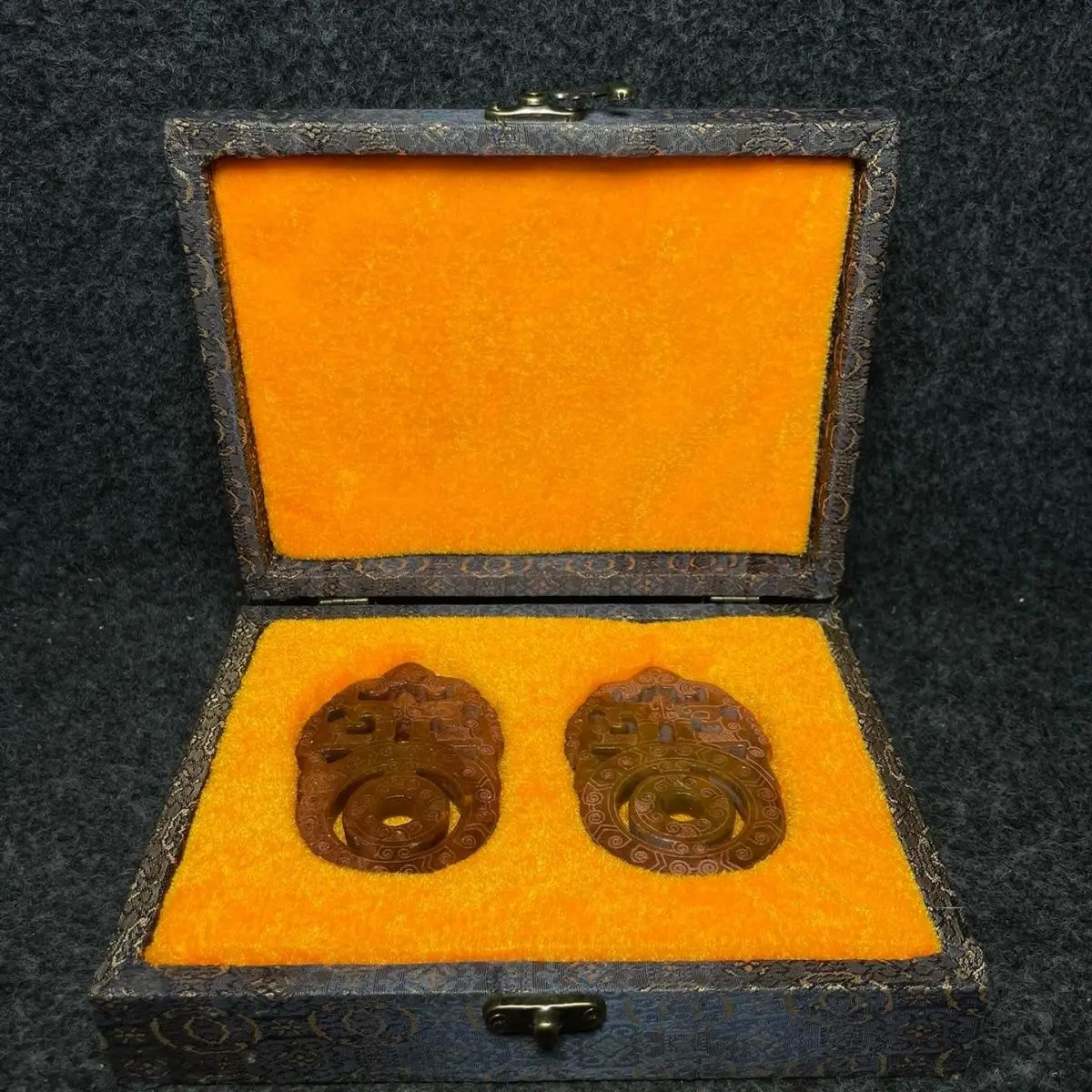 Han Dynasty antique antique jade carving objects Xiuyu jade high ancient handle ornament with box