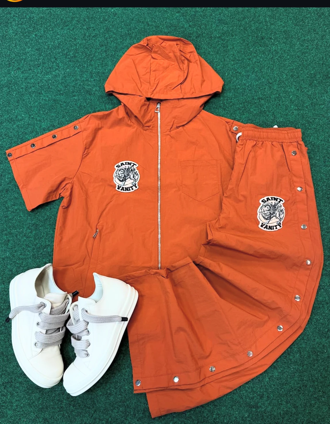 

Комплект спортивной одежды Street Sle: вышитый, повседневный, модный, молодежный, футболка и шорты, удобный, дышащий, на все сезоны