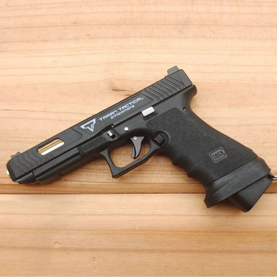 1:3 Scale G34TTI G17 Metal Mini Model Gun Toy Detachable Keychain and Shell Pop-up Decompression