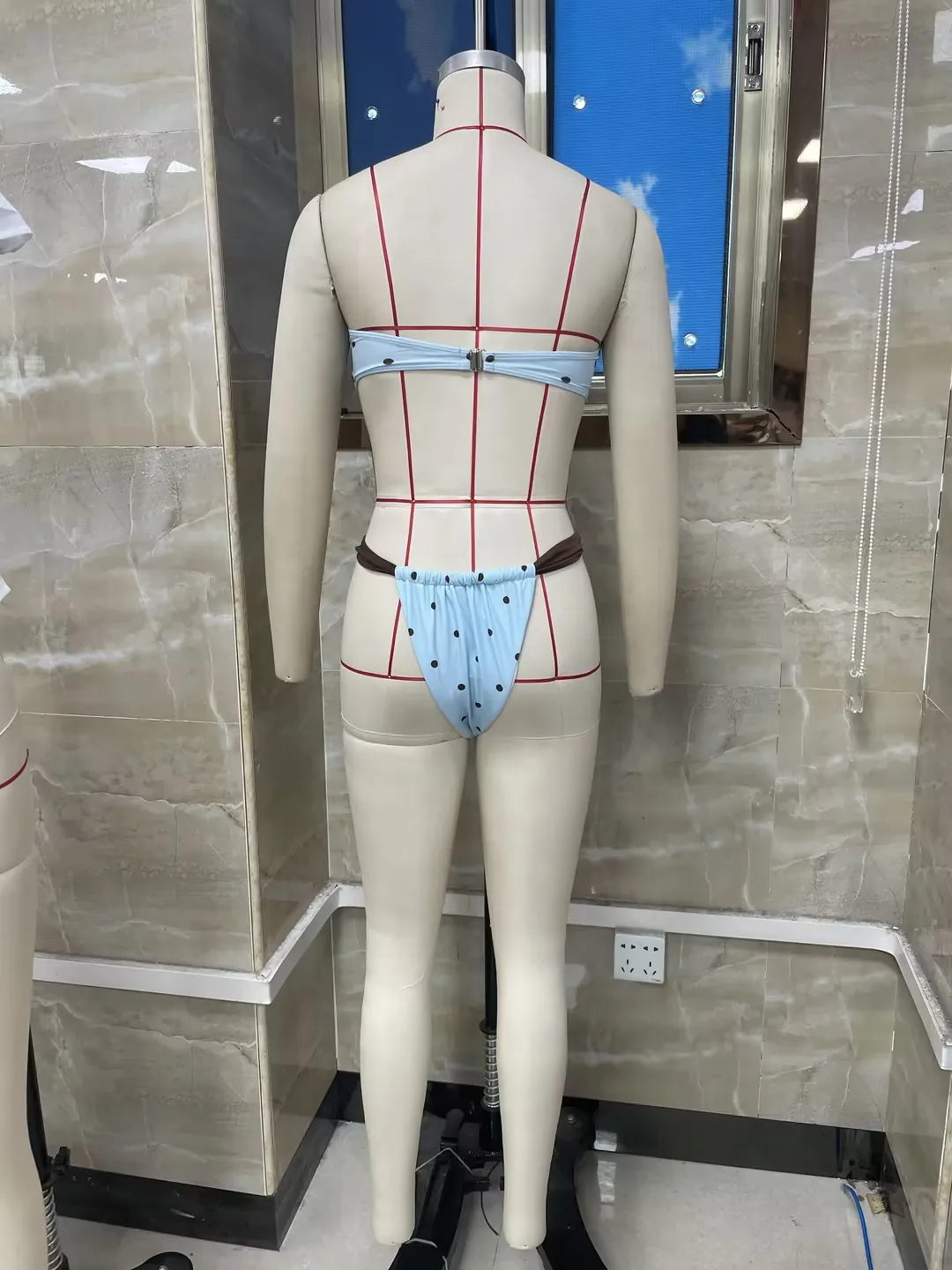 

Завершите образ эффектно: выберите наш комплект бикини — стильные принты, множество цветов и идеальная посадка для любого типа фигуры!