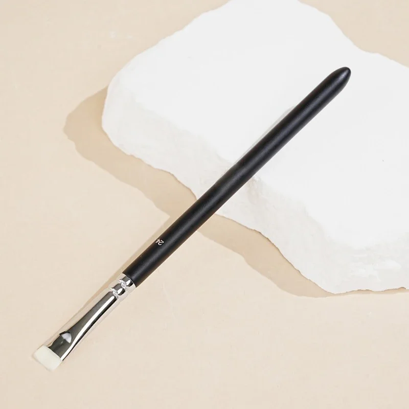 New Arrival Flat Eyeliner Brush No 24 Synthetic Hair Luxury Flat Eye Liner Makeup Brush