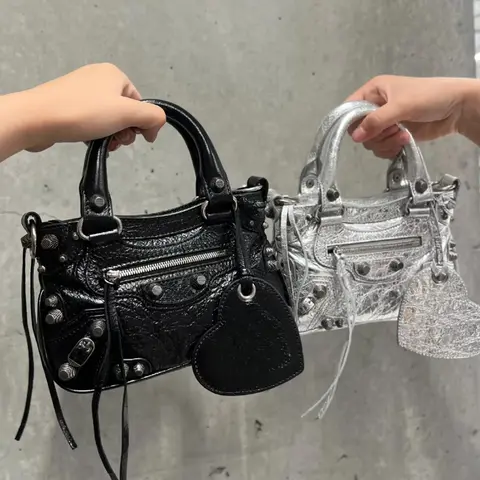2025 New Street Style Motorcycle Bag Women's Handbag Leather Shoulder Crossbody Bag Tote Bag Rivet Fringe Crack Pattern Leath...