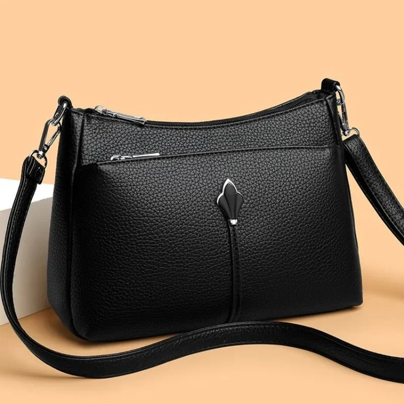 

Women's Leather Crossbody-Bag Stylish And Functional With Adjustable Strap And Card Slots For Organized Essentials