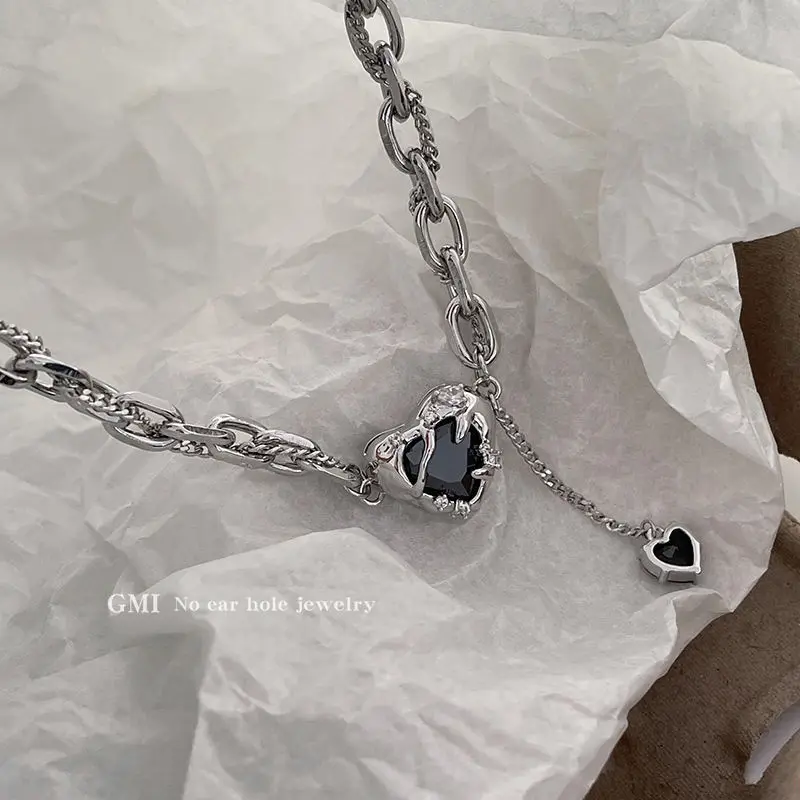 Hip Hop Punk Chain Love Pendant Necklace for Men Short Jewelry 2024 New