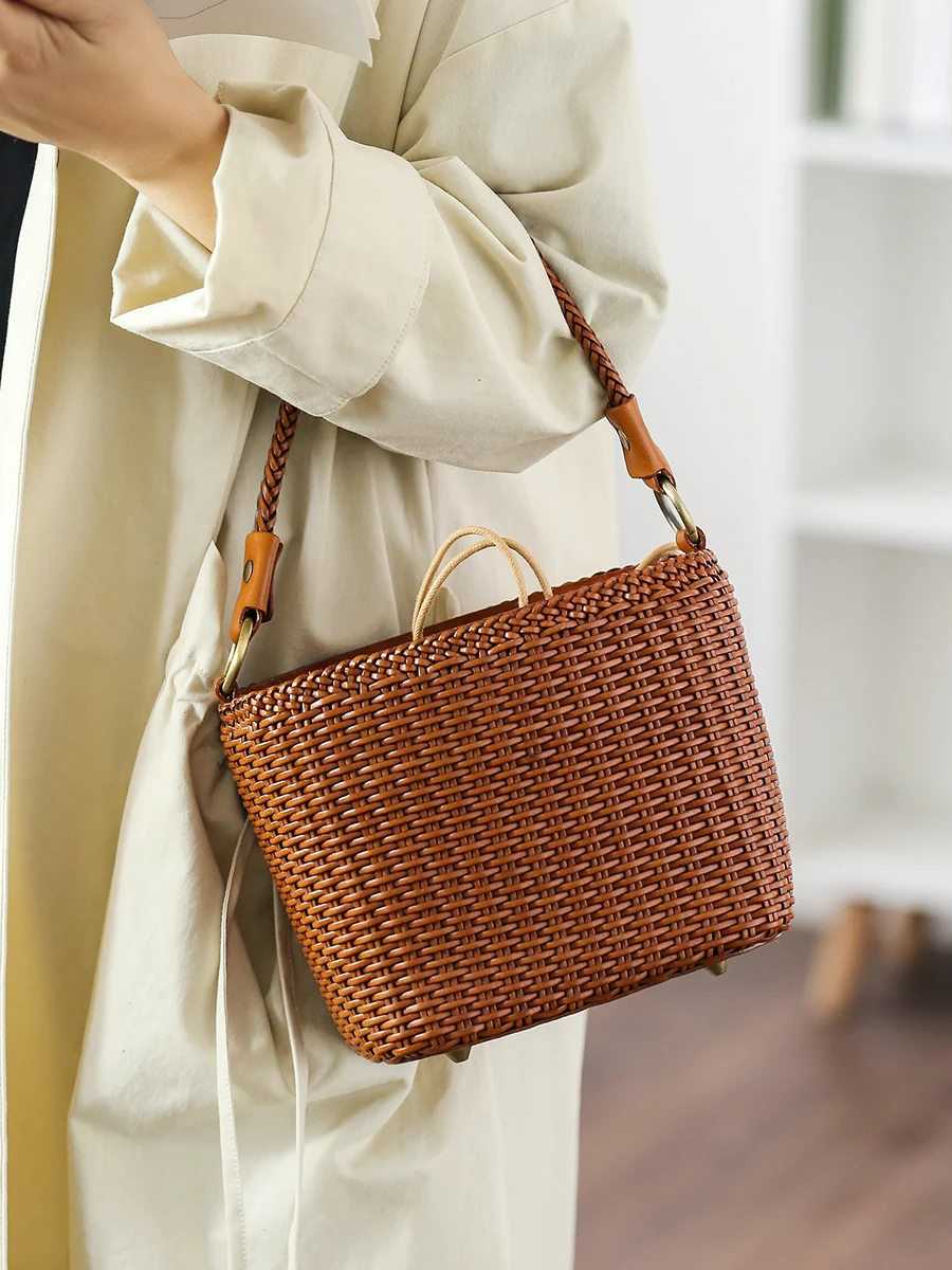 2024 Summer Fashion Handwoven Hollow Leather Handbag With Retro Art Bounce And Drawstring Single Shoulder Crossbody Bag Trend