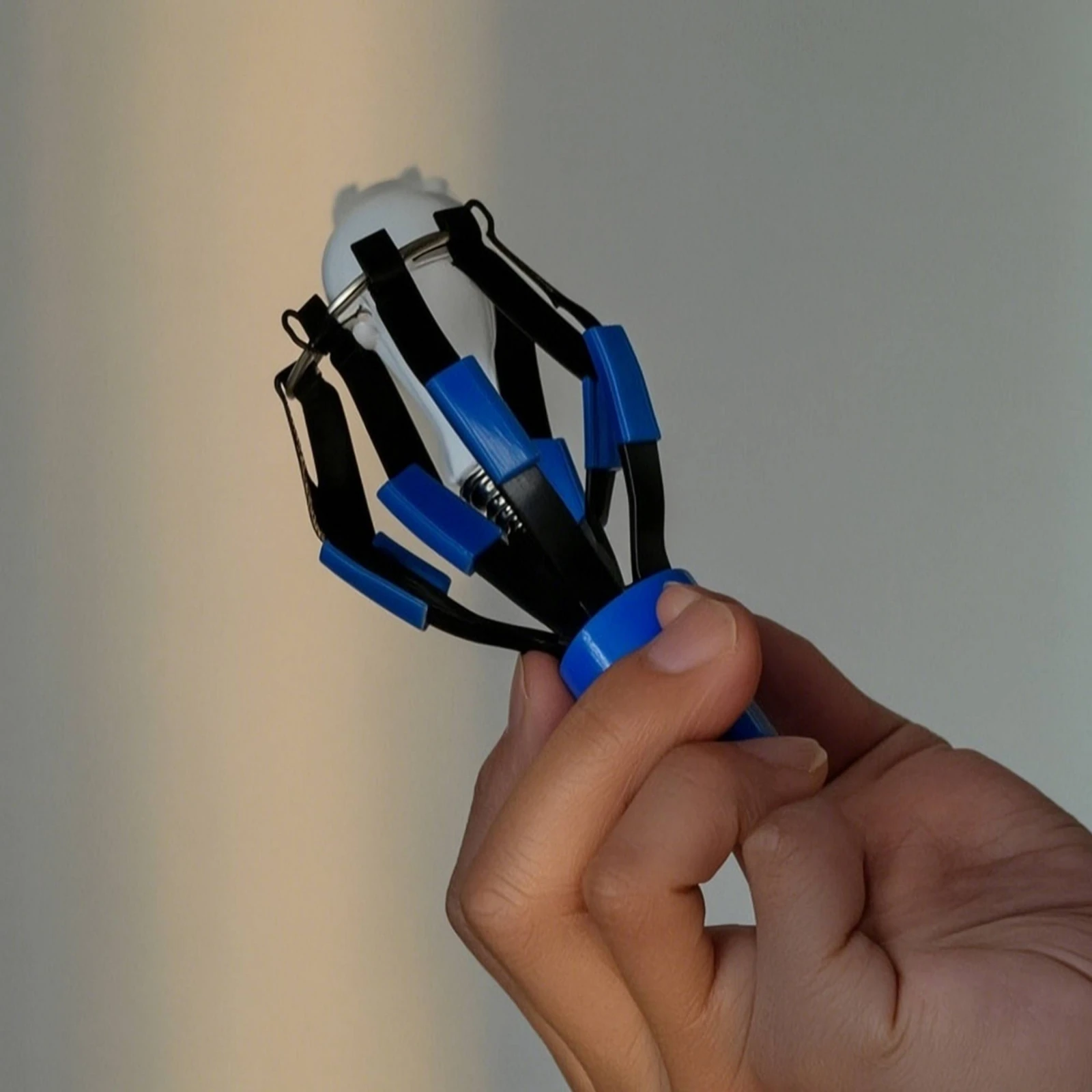 3 Pieces Light Bulb Changer Kit Clamp-Style Bulb Changer with Suction Cup Tool Interchangeable Anti-Slip for Homeowners