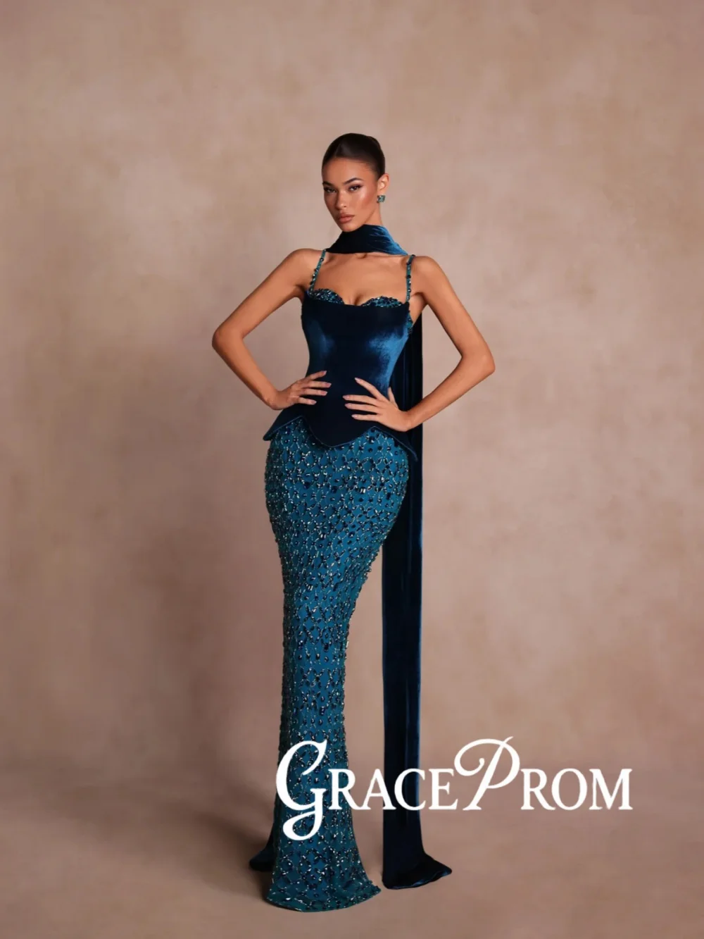 

Velvet Corset Opulent Crystal Evening Dress Thin Straps Elegant Sheath Wedding Party Gown Customized Glamorous Red Carpet Gowns