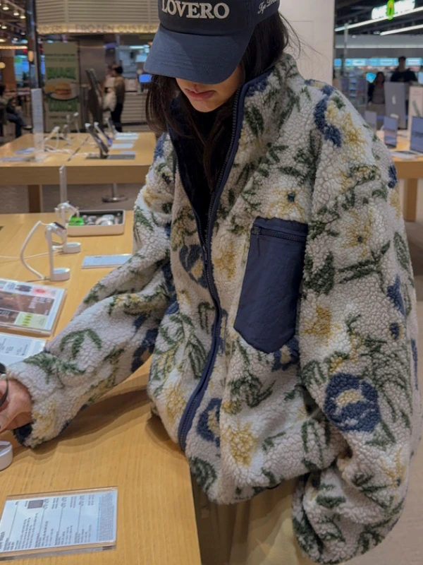 レトロスタンドカラージッパーアンチエイジングラムファーフローラルパッチワークコート女性用冬新作ゆったり暖かいコート