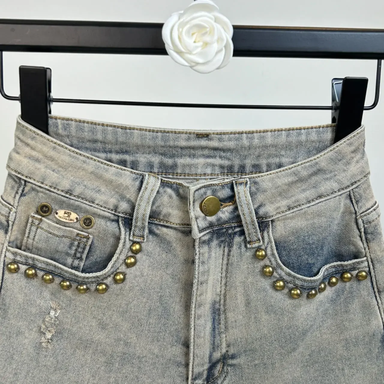 Rivet Denim Shorts Raw Edge Irregular Hem A Line Wide Leg Jeans Short Pants Women Casual Vintage Slim Shorts Streetwear