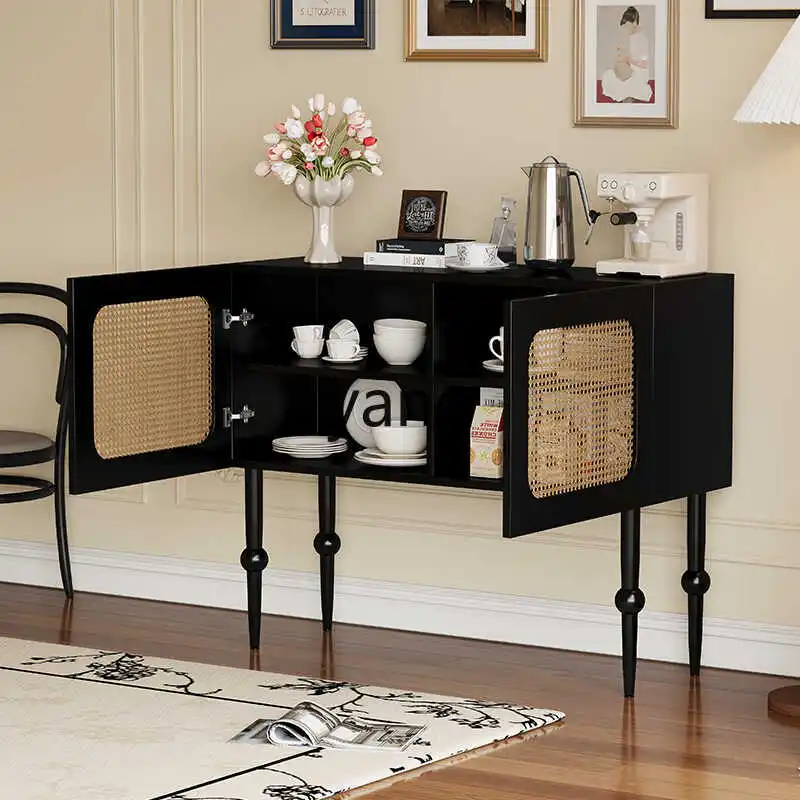 Левый входной коридор, двухдверный шкафчик, боковой шкаф из ротанга