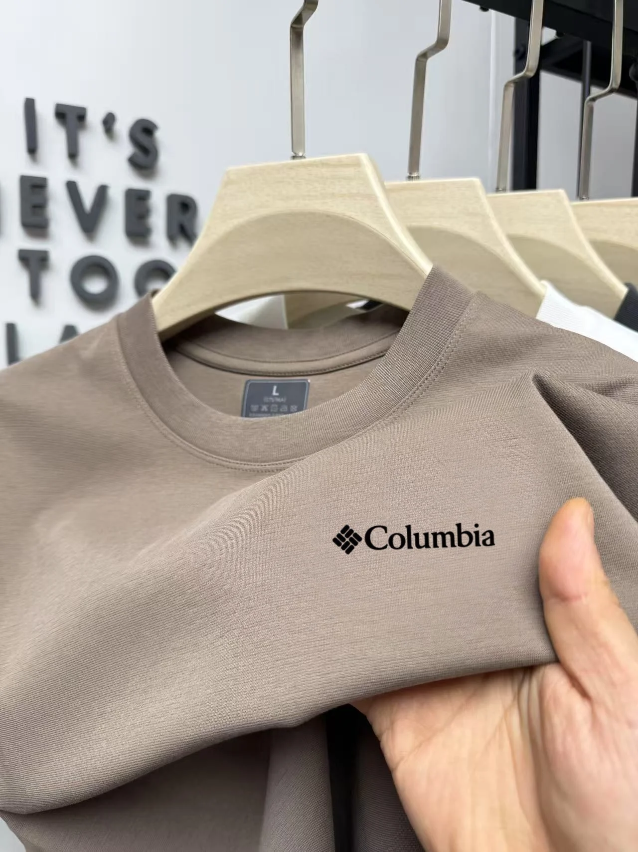 Summer luxury brand men's short sleeved round neck T-shirt fashion style skin friendly breathable casual sports half sleeved top