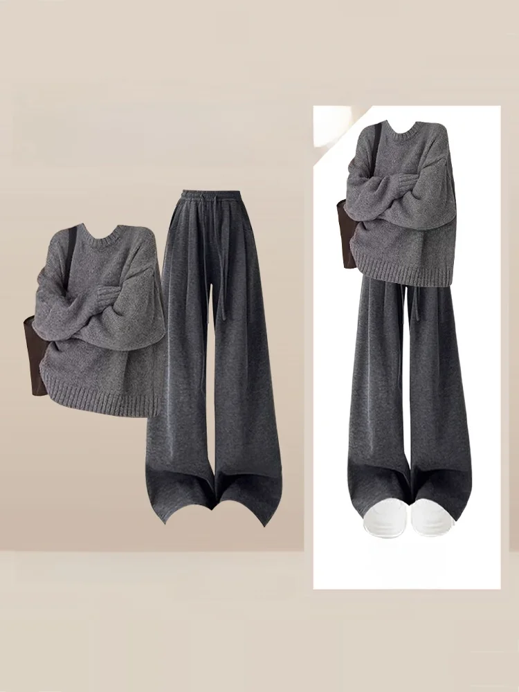 

Женский осенне-зимний комплект из двух предметов: вязаный джемпер с круглым вырезом и повседневные брюки свободного кроя с высокой талией и прямыми штанинами.