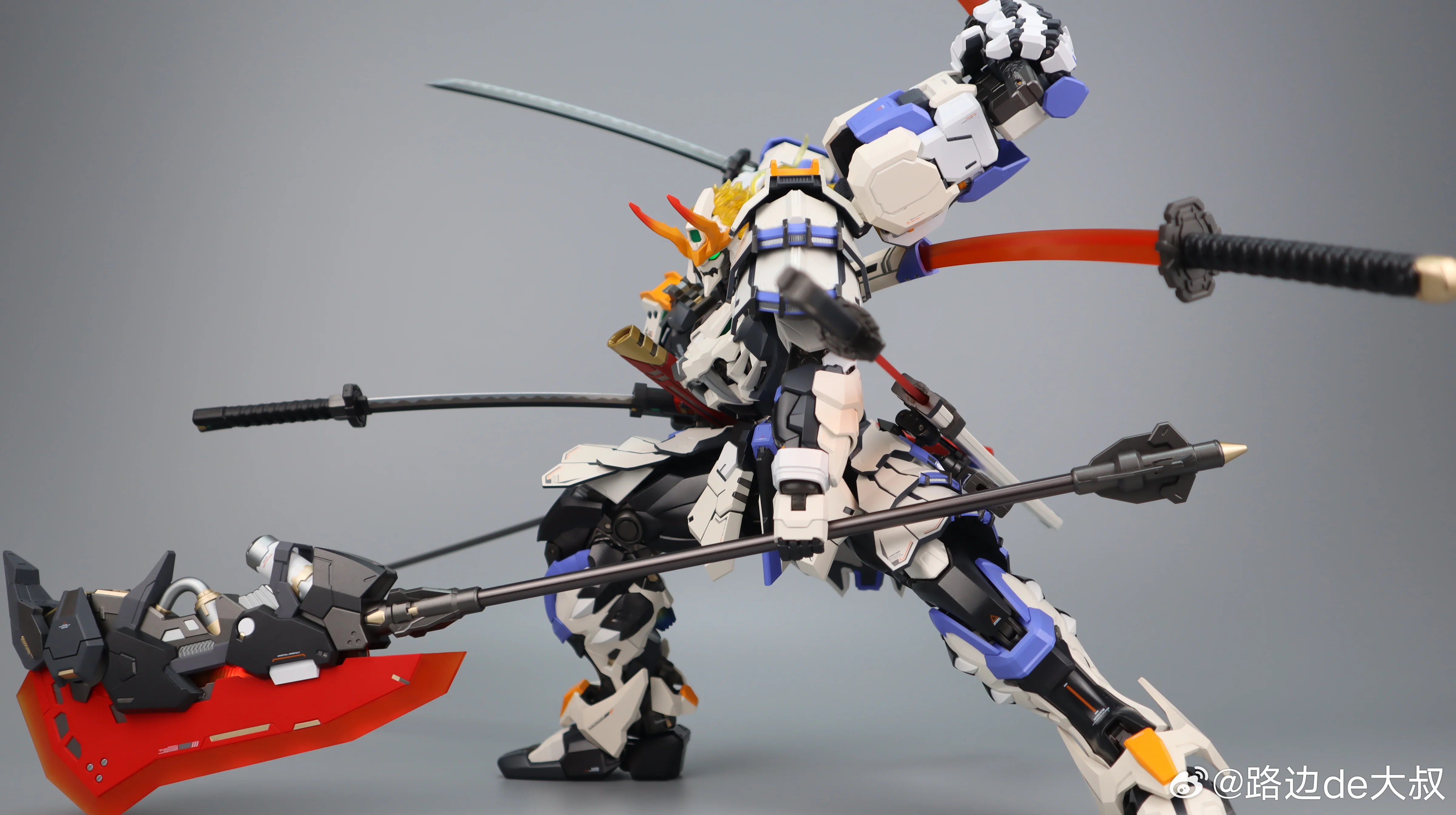 

Moshow MCT-J02C 1/72 Mech Model Kit With Give A Pair Of LargeGloves Display Base & Weapons For Collection Model Kit Toys