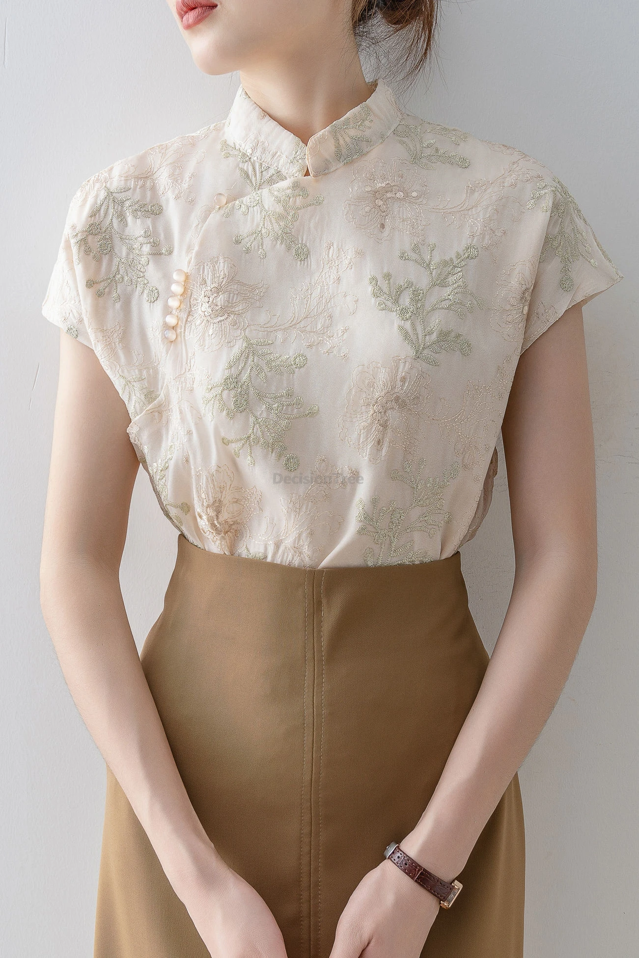 

2025 summer new qipao top chinese style stand collar diagonal buckle vintage qipao top french style design sense printed blouse