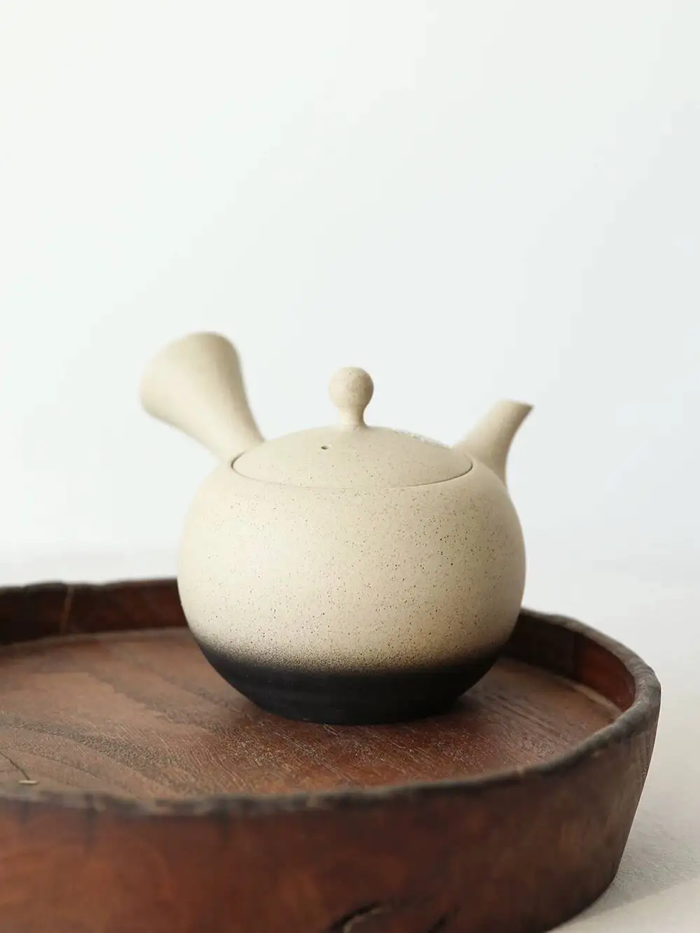 Tetera de arcilla estilo Jiki Wabi-Sabi horizontal, importada de Japón, de la marca Tokoname, hecha en horno, con asa lateral, en stock.