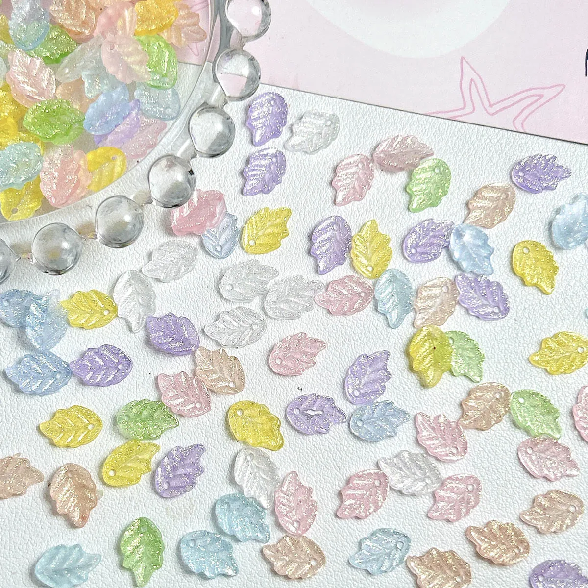 단색 리얼리스틱 발광 잎 네일 참 3D 미세 반짝이 레진 구멍 뚫린 잎 네일 아트 장식 DIY 팔찌 네일