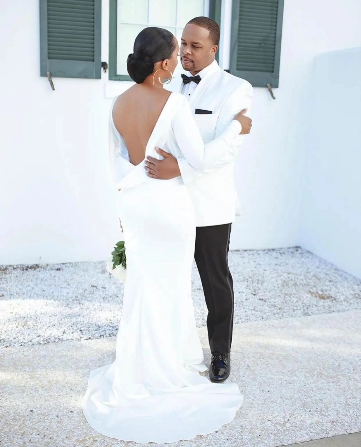 2025 فساتين زفاف مثيرة على الشاطئ حورية البحر زي العرائس رقبة سكوب وأكمام طويلة مفتوحة الظهر سويب تراين عربي بوهو فيستدوس دي نويفا