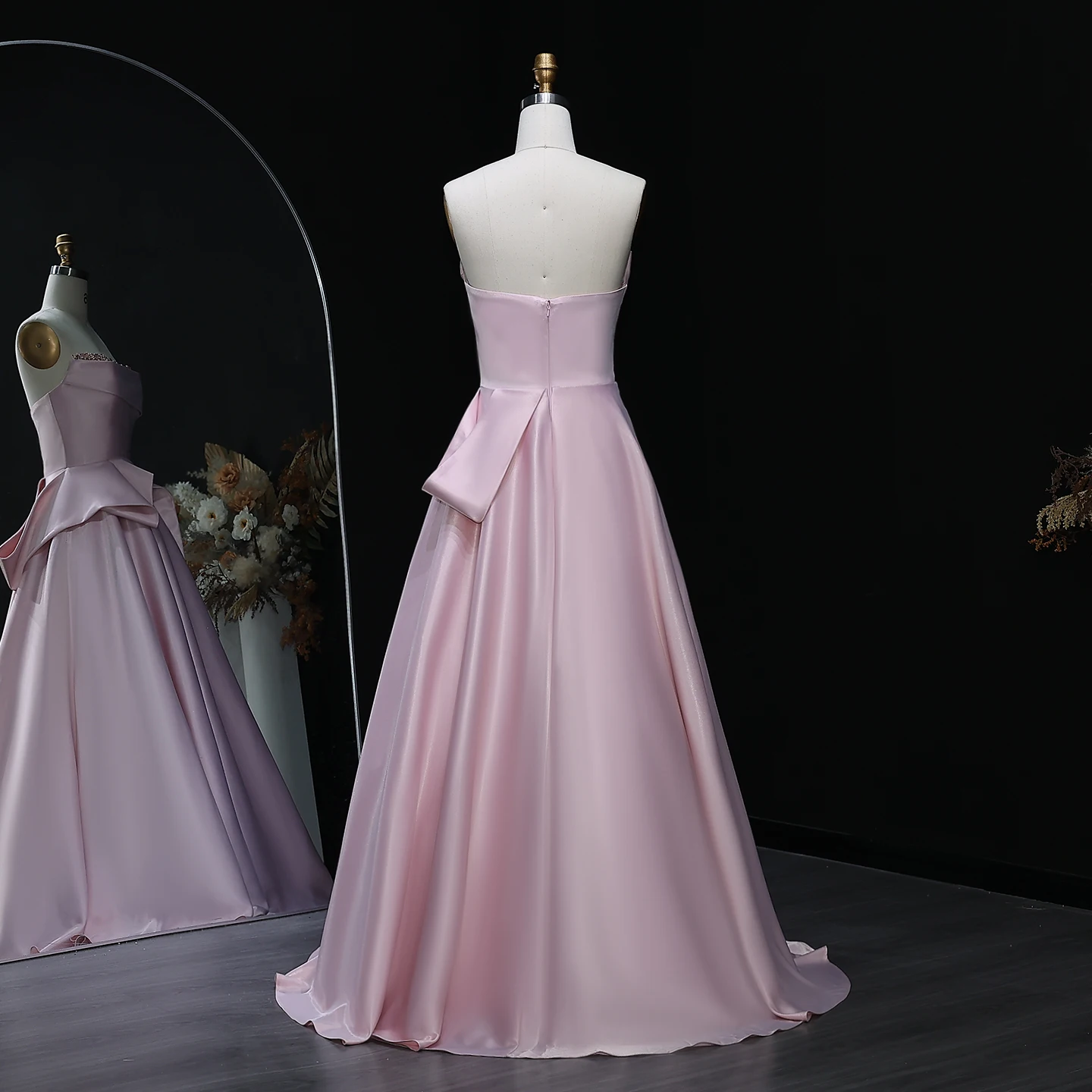 シャロンはエレガントなピンクのビーズのイブニングドレスロングサテンストラップレスオープンバックティアード女性のウェディングパーティードレスSF193カスタマイズ