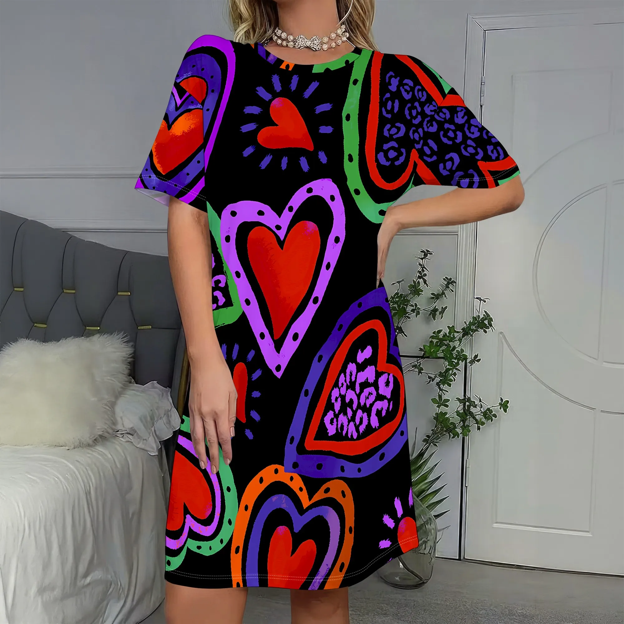 

Neon Heart Print, Graphic T-Shirt Dress, Colorful Love Pattern, Loose Fit Sundress, Party Casual Wear for Women, S-2XL