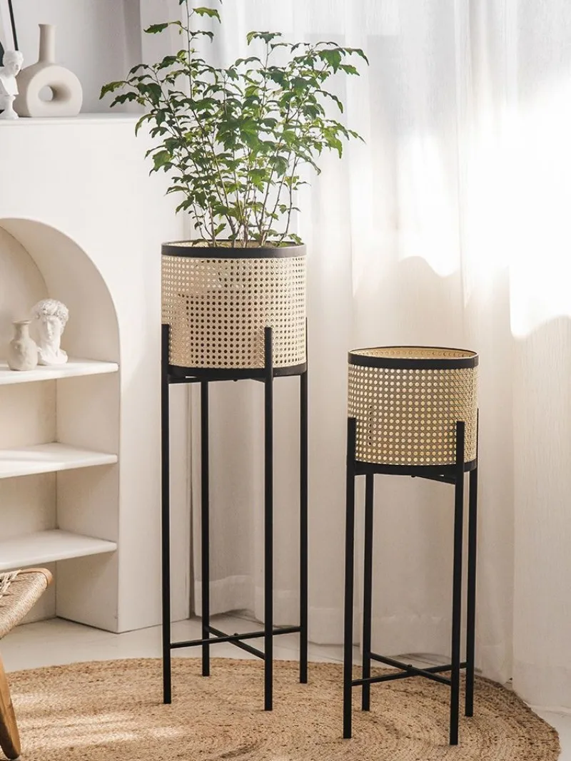 

Minimalist Japanese-style rattan flower stand Indoor balcony flowerpot stand Movable floor-to-ceiling green plant display stand