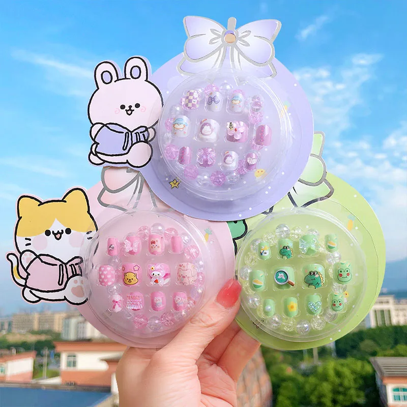 12 Stks/doos Plakkerige Nep Nagel Kind Meisje Zelfklevende Valse Nagel Met Armband Cartoon Schattige Roze Kawaii Dierenpatroon