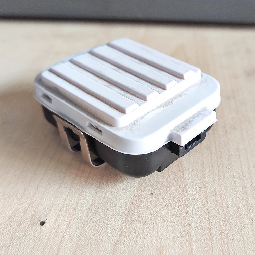 Truck Rain and Light Sensor DZ97189585210 for Shacman Delong X6000 Rain Sensor Light Sensor