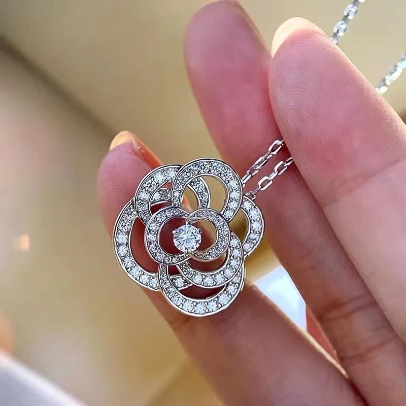 Huitan Ästhetische Kristall Blume Anhänger Halskette Moderne Modische Weibliche Hals Zubehör Täglichen Verschleiß Hochzeit Schmuck