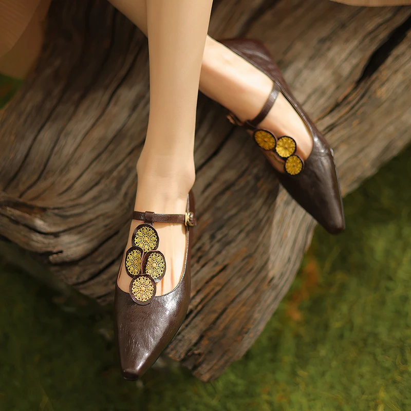 

Temperament genuine leather pointed T-shaped buckle with flower decoration shallow thick heel ladies single shoes