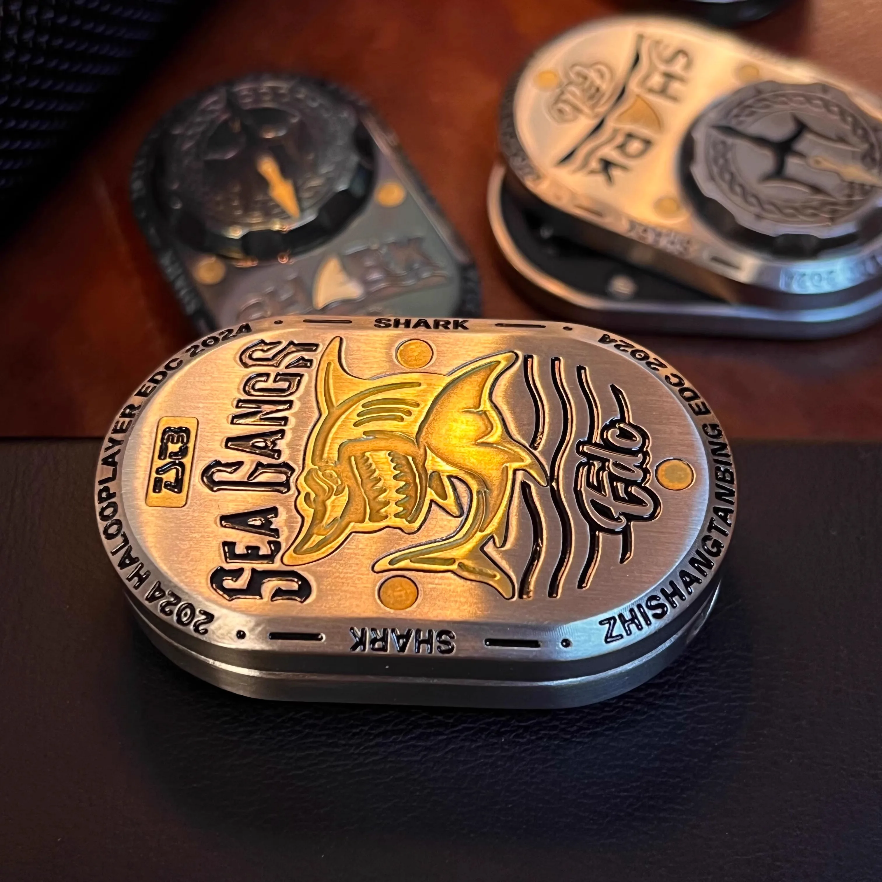 Shark 2.0 Rhythmic Push Tile Fidget Spinner - Jouet EDC en acier inoxydable pour un soulagement antistress et une expérience sensorielle tactile