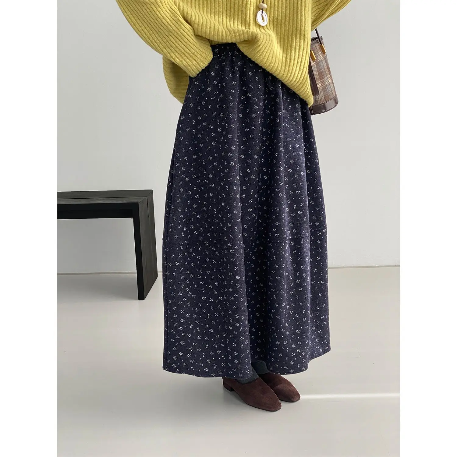 

Vintage Artistic Feel Brushed Thick Floral Half For Women Imitation Wool Elastic Waist Puff Skirt