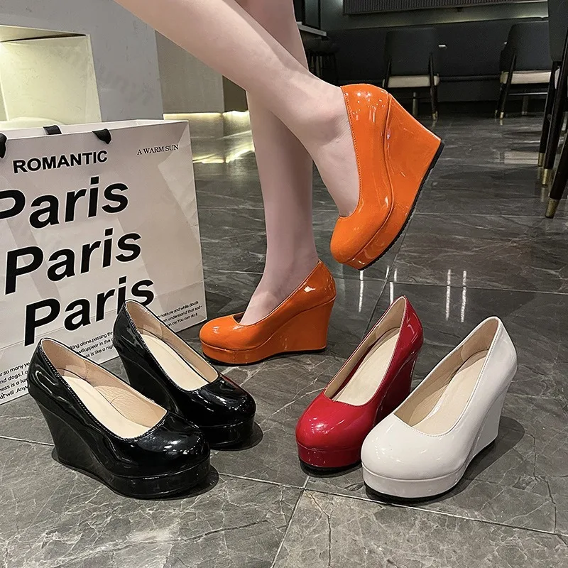 

2025 Autumn Women's Fashion Wedge Heel Shallow Mouth Casual Single Shoes Comofrtable Versatile Solid Color Slip on Chunky Pumps