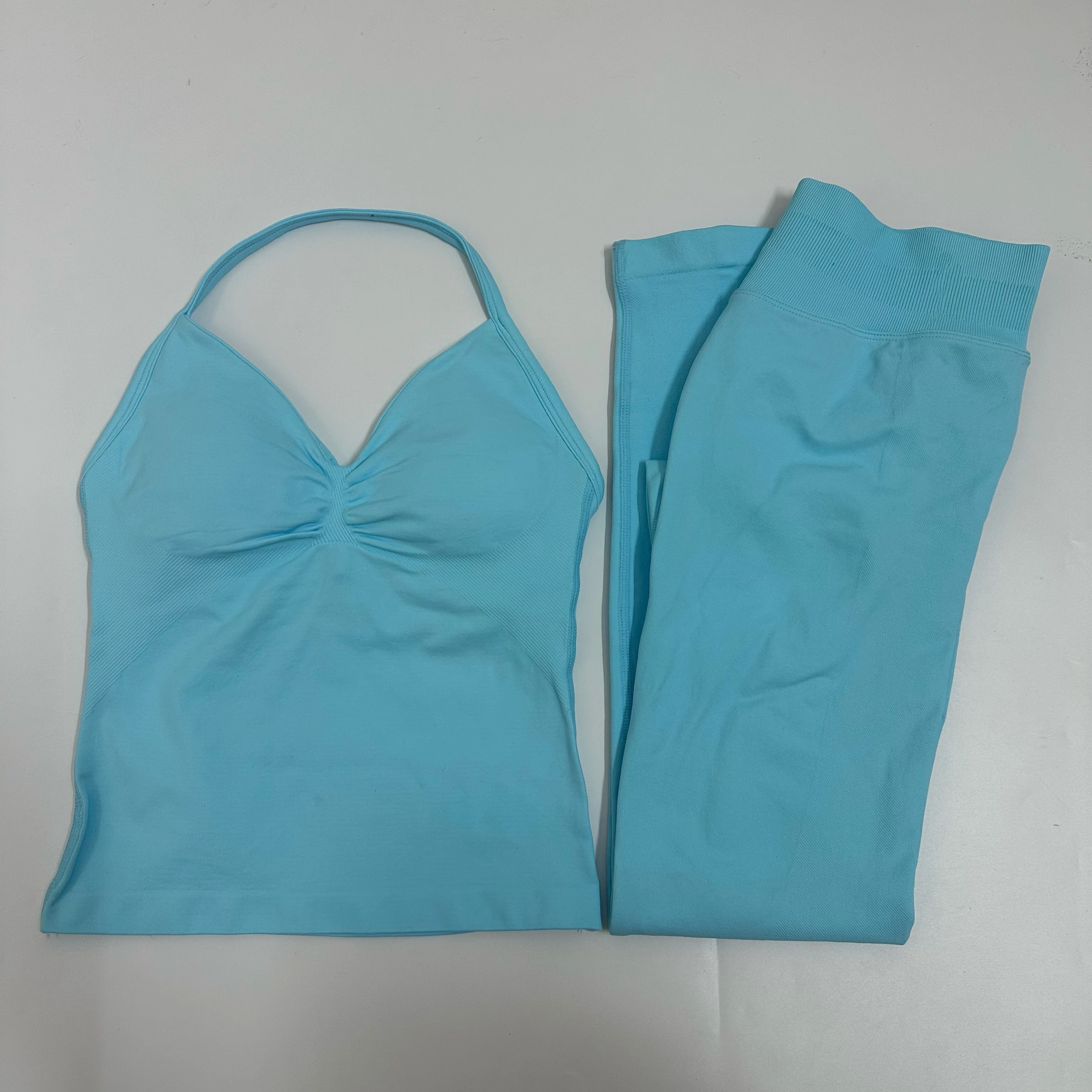 2-delige yogaset voor dames: top zonder rug en high waist scrunch leggings, fitness outfit