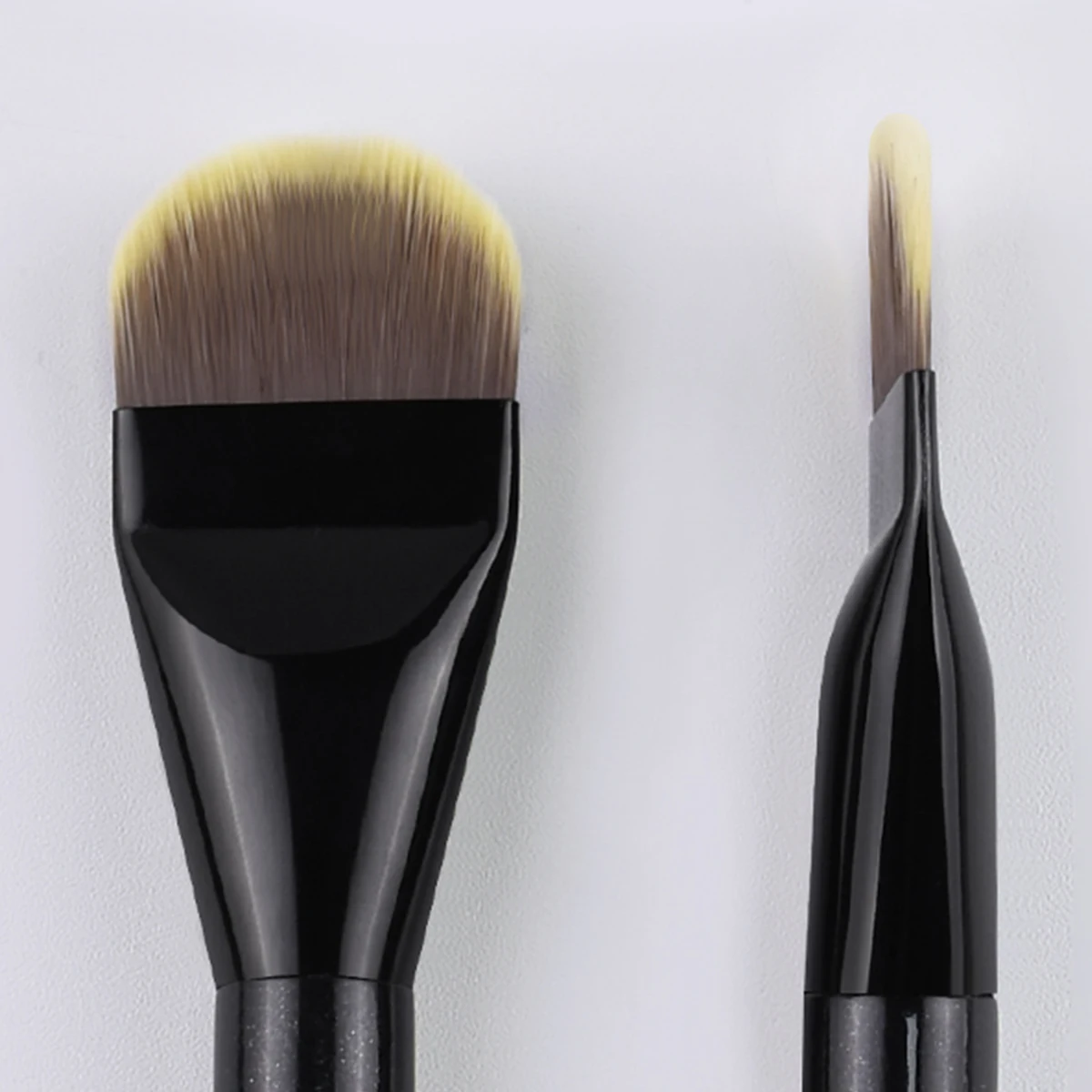 Pennelli per trucco Pennello professionale per fondotinta Pennello per correttore per fondotinta liquido a forma di lingua Strumenti di bellezza per trucco per base viso da donna