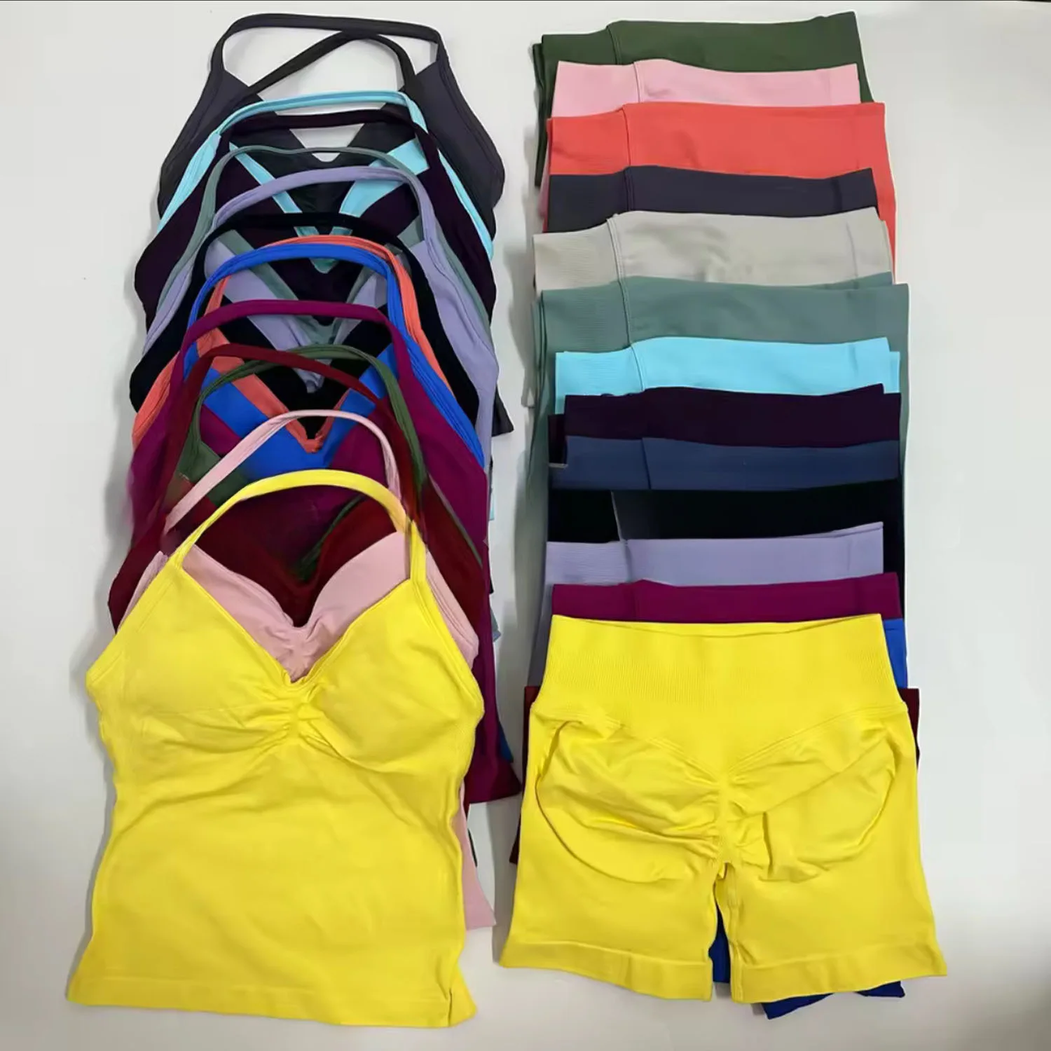 2 pezzi Set sportivo da impatto Canotta senza schienale da donna Top da yoga Vita alta Scrunch Pantaloncini senza cuciture Set da palestra sportivo Set da allenamento per abbigliamento sportivo