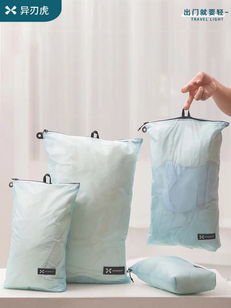 XENOSMILUS Sac de rangement ultraléger Sac à dos de voyage portable avec trousse de toilette étanche, portefeuille pour passeport, pochette pour documents