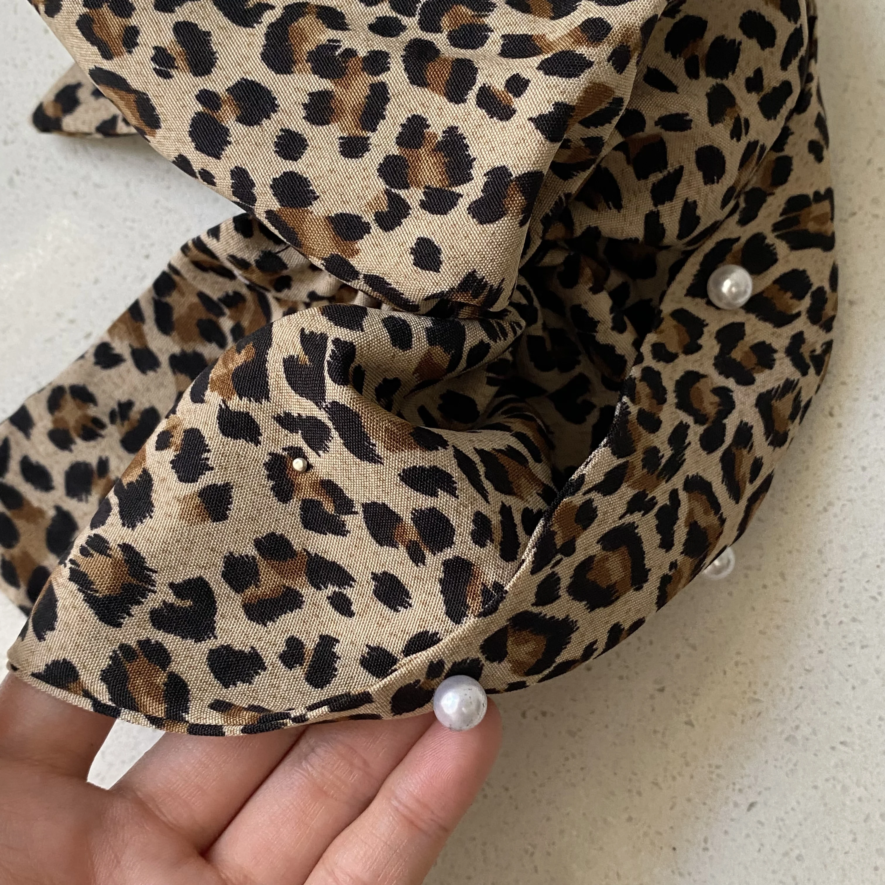 1 шт., коготь для волос с леопардовым принтом и жемчужным декором, стильный аксессуар для волос для женщин, шикарная заколка для волос для повседневного и праздничного ношения