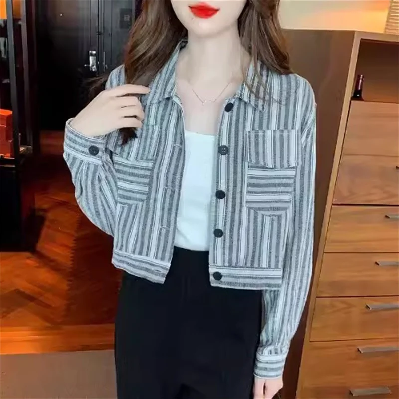 

Xiao Xiangfeng Short Coat Top Spring and Autumn 2024 New Striped Women's Long Sleeved High end Elegance Elegance Small stature