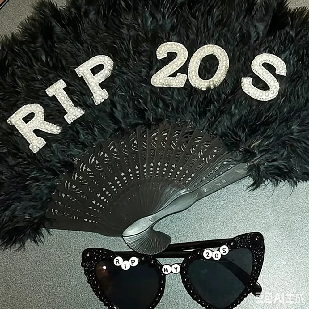 

Personalised Pearl Alphanumeric White/Black Feather Fan 18th 21st 30th 40th Birthday Party Photo Props Gift for Her Rip 20s