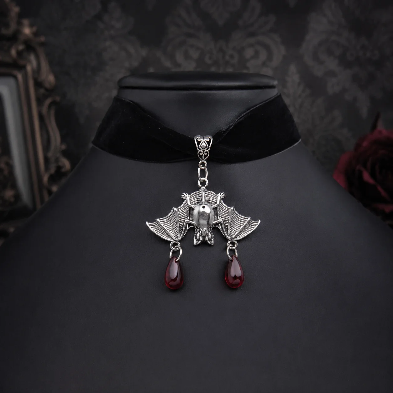 Gothic Bat Velvet Choker Necklace Vintage Black Velvet Neck Collar Dark Witch Vampire Pendant Halloween Women Jewelry