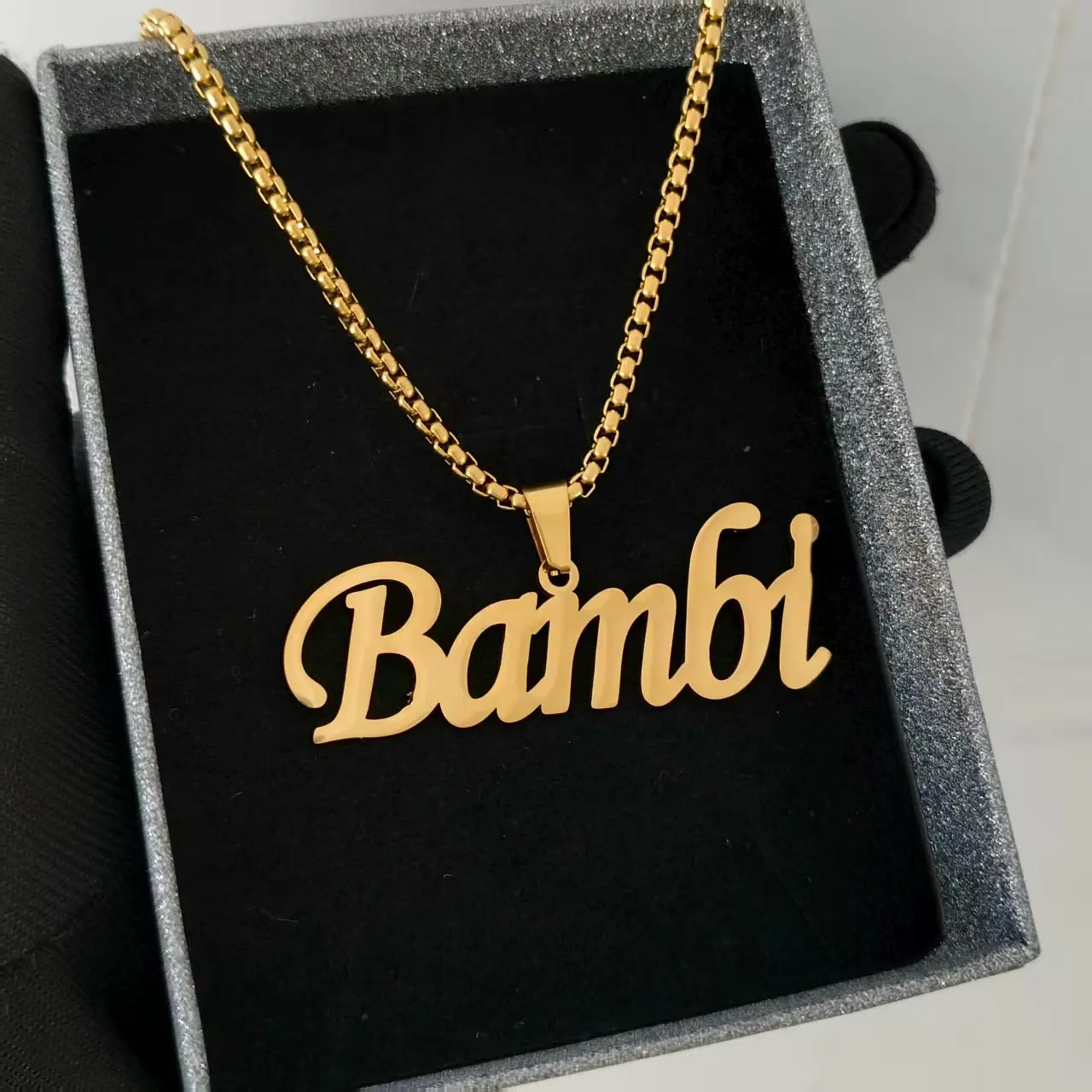 

DHQH Wholesale Customized Name/Letter Necklace Personalized Letter/Name Nameplate Pendant Necklaces Valentine's Day Gift for Her