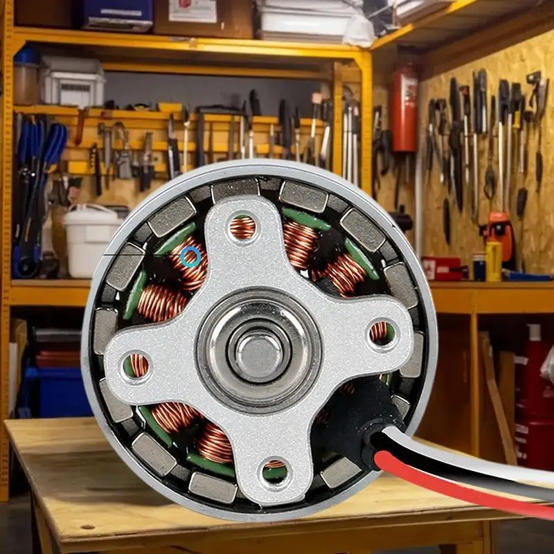 Motore brushless 1504 a unità singola con funzionalità Pan-Tilt per modelli quadricotteri